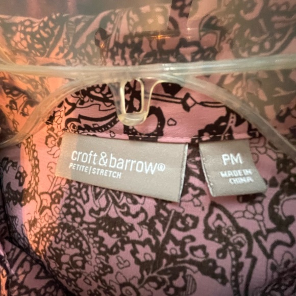 Cute comfy ladies size PM Croft &barrow button up top - Picture 2 of 9